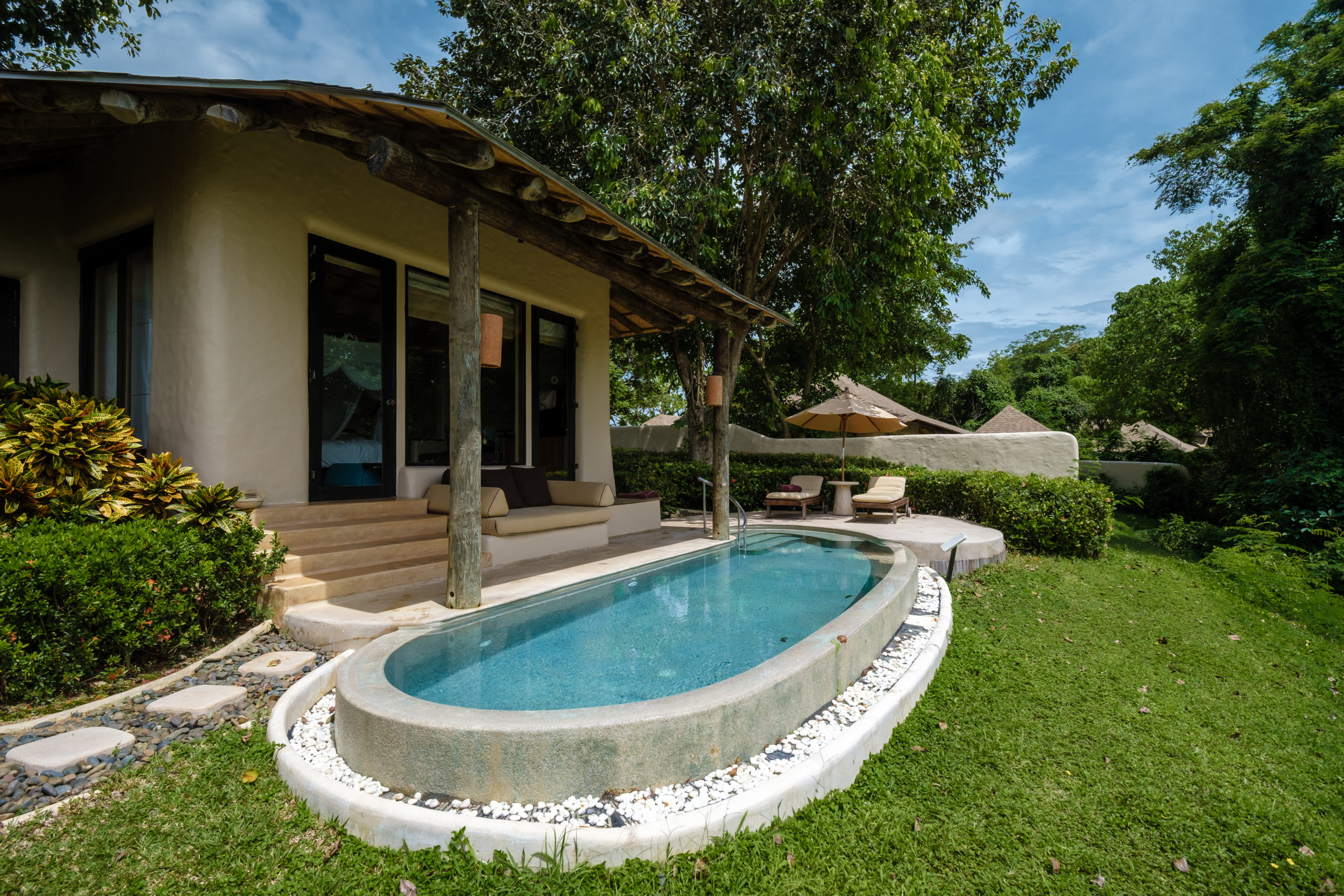 infinity pool in looking out over the ocean, luxury vacation private pool villa.